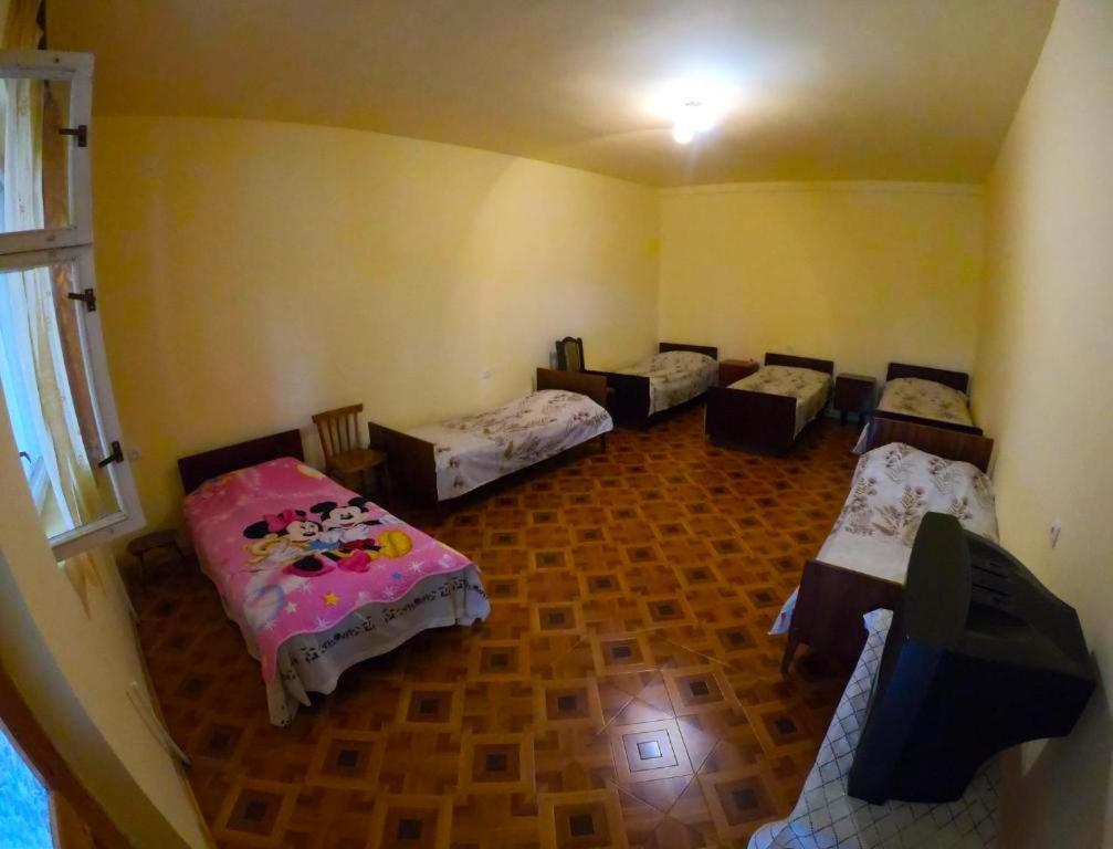 Nnn Guest House Goris Zimmer foto